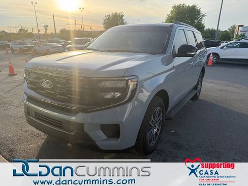Used 2026 Ford Expedition Active AWD/4WD image 1