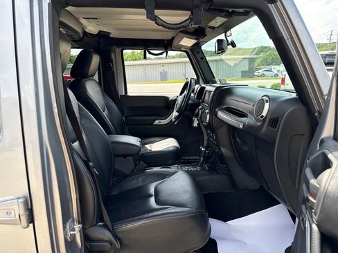 Used 2013 Jeep Wrangler Unlimited Sahara w/ Connectivity Group AWD/4WD image 38