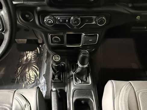 Used 2019 Jeep Wrangler Unlimited Sport image 24