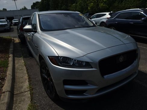 Used 2019 Jaguar F-PACE Prestige AWD/4WD image 2