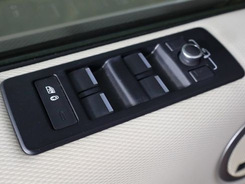 Used 2022 Land Rover Discovery HSE R-Dynamic AWD/4WD image 21
