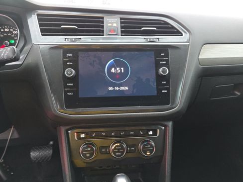 Used 2020 Volkswagen Tiguan SE FWD image 10