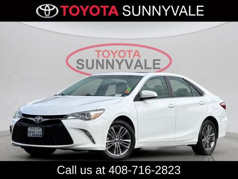 Used 2017 Toyota Camry SE w/ Moonroof Package FWD image 2