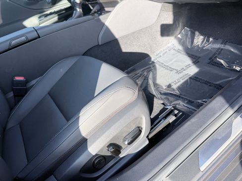 Used 2025 Lexus ES 300h w/ Premium Package image 22