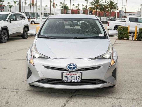 Used 2016 Toyota Prius Two w/ Preferred Accessory Package FWD image 2