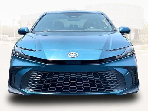 Used 2025 Toyota Camry SE FWD image 2