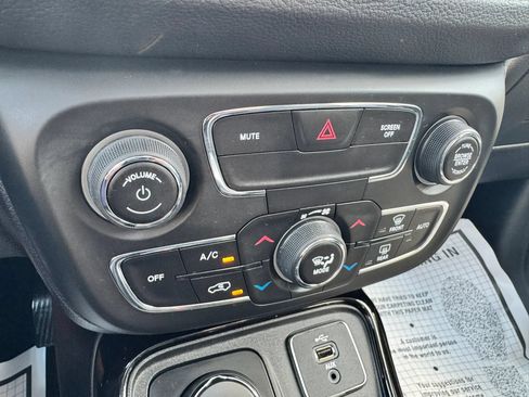Used 2018 Jeep Compass Latitude w/ Popular Equipment Group AWD/4WD image 28