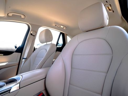 Used 2022 Mercedes-Benz GLC 300 4MATIC image 5
