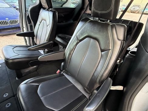 Used 2025 Chrysler Pacifica Select FWD image 21