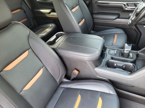 Used 2024 GMC Sierra 1500 AT4 w/ Technology Package AWD/4WD image 13