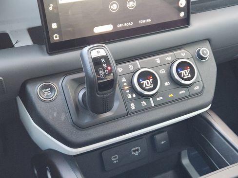 Used 2023 Land Rover Defender 130 First Edition image 18