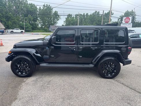 Used 2025 Jeep Wrangler Unlimited Sahara AWD/4WD image 7