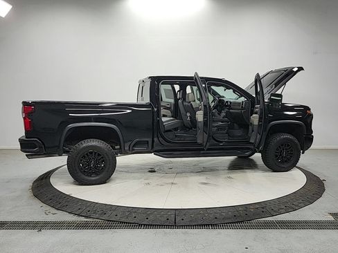 Used 2024 Chevrolet Silverado 2500 ZR2 w/ Technology Package AWD/4WD image 16