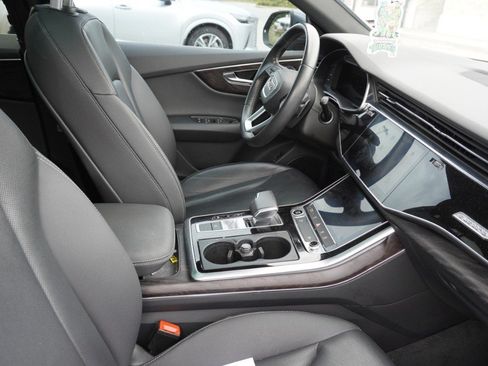 Used 2021 Audi Q8 Premium Plus w/ Premium Plus Package AWD/4WD image 11