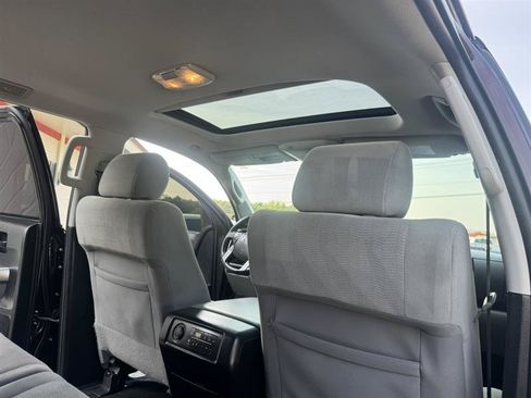 Used 2018 Toyota Sequoia SR5 AWD/4WD image 17