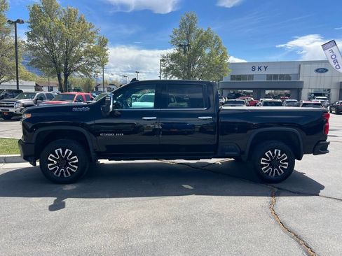 Used 2020 Chevrolet Silverado 2500 High Country w/ Technology Package AWD/4WD image 16