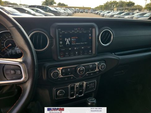 Used 2021 Jeep Wrangler Unlimited Sahara w/ Uconnect 4C Nav & Sound Group AWD/4WD image 20