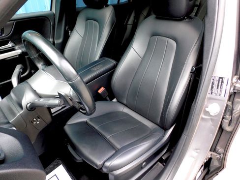 Used 2020 Mercedes-Benz GLB 250 4MATIC image 14