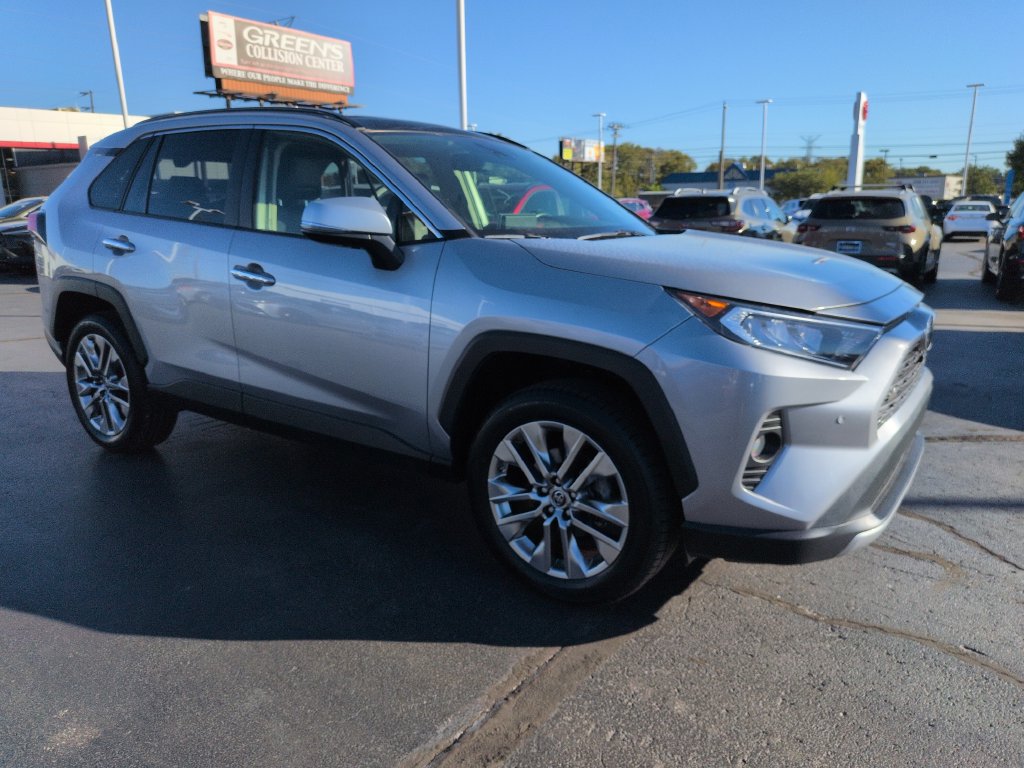 Used 2019 Toyota RAV4 Limited w/ Advanced Technology Package AWD/4WD image 7
