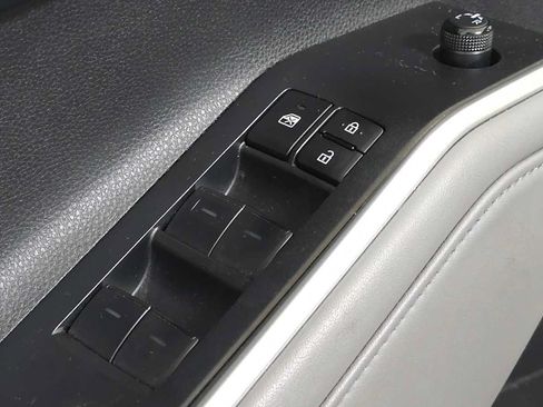 Used 2023 Toyota Highlander XLE AWD/4WD image 24