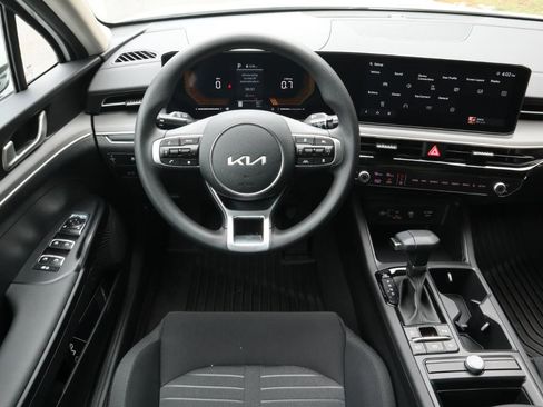 New 2025 Kia K5 LXS FWD image 6
