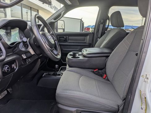 Used 2024 RAM 3500 Tradesman w/ Chrome Appearance Group image 23