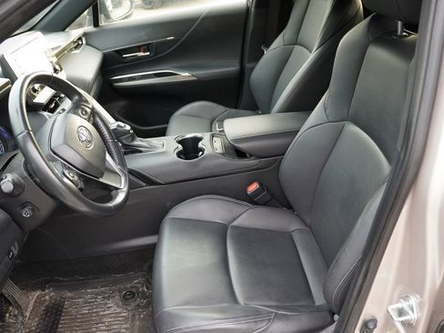 Used 2022 Toyota Venza XLE AWD/4WD image 4