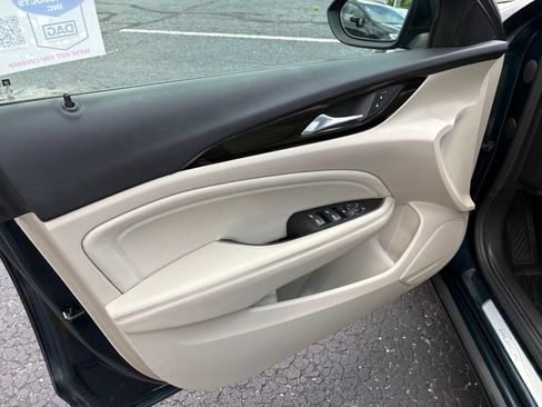 Used 2018 Buick Regal Preferred w/ Driver Confidence Package #1 FWD image 12