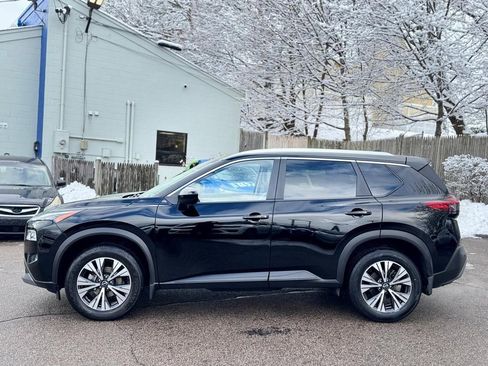 Used 2023 Nissan Rogue SV w/ SV Premium B Package image 3