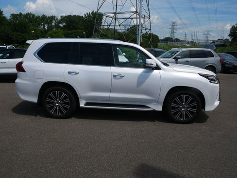 Used 2021 Lexus LX 570 4WD w/ Luxury Package image 8
