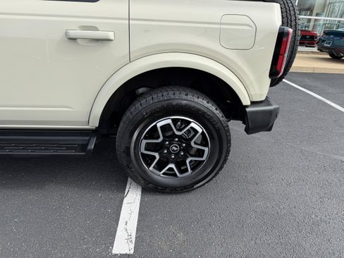 Certified 2025 Ford Bronco Outer Banks AWD/4WD image 9