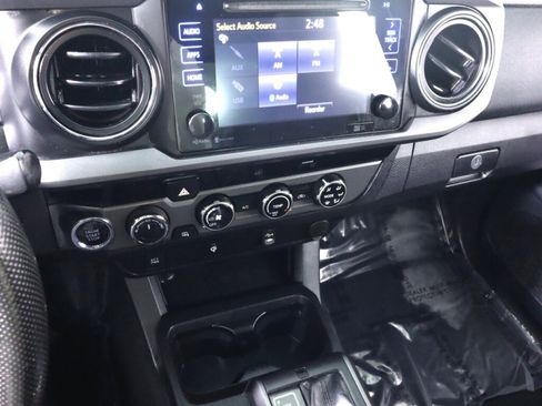 Used 2016 Toyota Tacoma SR AWD/4WD image 15