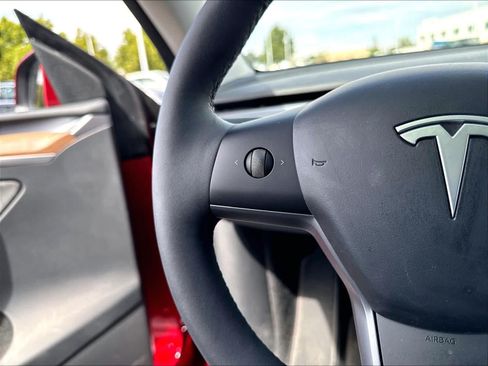 Used 2024 Tesla Model Y 2WD image 13