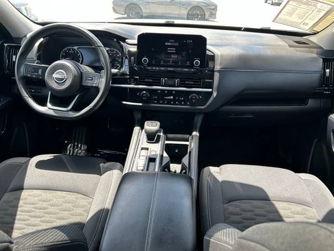Certified 2025 Nissan Pathfinder SV w/ SV Premium Package FWD image 12