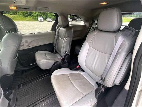 Used 2022 Toyota Sienna Limited AWD/4WD image 25