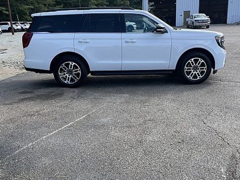 Used 2025 Ford Expedition Active AWD/4WD image 8