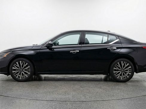 Used 2025 Nissan Altima 2.5 SV image 4