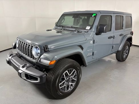 Used 2024 Jeep Wrangler Unlimited Sahara AWD/4WD image 4
