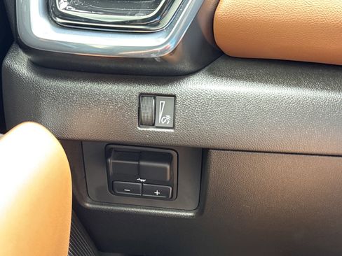 Used 2024 GMC Canyon AT4 w/ Technology Package AWD/4WD image 18