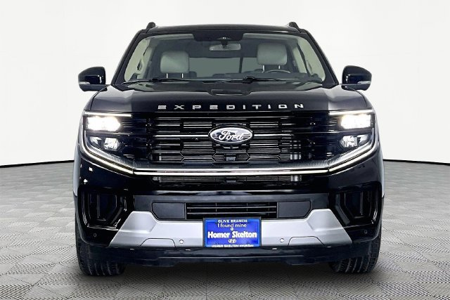 Used 2025 Ford Expedition Platinum w/ Driver's Package AWD/4WD image 4