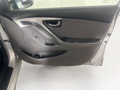 Used 2012 Hyundai Elantra Limited image 29