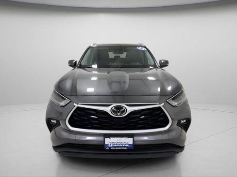 Used 2022 Toyota Highlander XLE image 9
