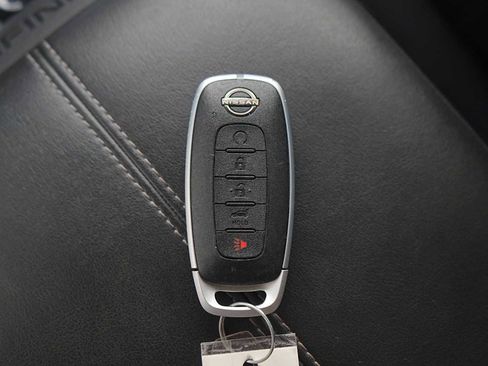Used 2025 Nissan Pathfinder SV FWD image 28