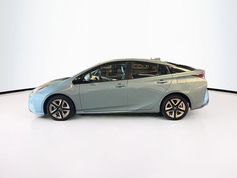 Used 2016 Toyota Prius Four Touring w/ Premium Convenience Package image 4