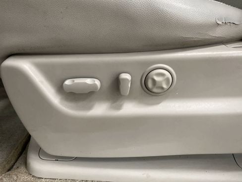 Used 2012 Chevrolet Avalanche LTZ image 15