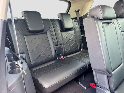 Used 2025 Volkswagen Atlas SE FWD image 26