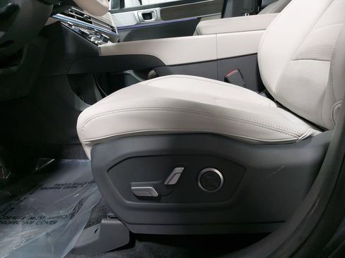 Certified 2025 Hyundai Santa Fe Limited AWD/4WD image 33