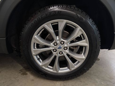 Used 2022 Ford Explorer XLT w/ Equipment Group 202A AWD/4WD image 54