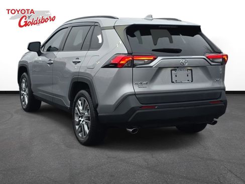 Used 2019 Toyota RAV4 XLE Premium image 7