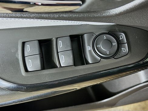 Used 2025 Chevrolet Trax LT FWD image 15